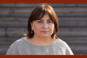 Թեա Թոփուրիա/Թղթակիցը գնում է հանձնարարության